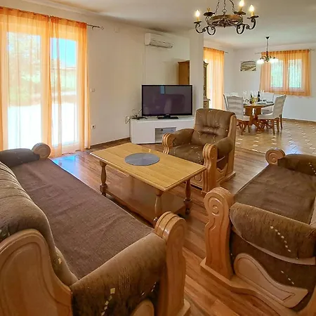 Pet Friendly In With Kitchen 펜션 풀라